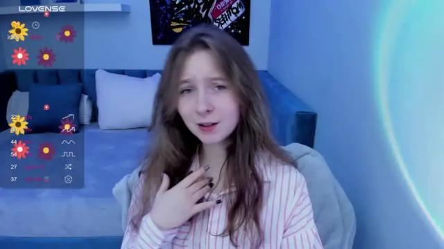 Image 2 of soft_as_a_flower Stream on Chaturbate on 14 months ago