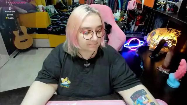 Image 2 of softie_sofy Stream on Chaturbate on 2 months ago