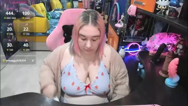 Image 3 of softie_sofy Stream on Chaturbate on 10 days ago