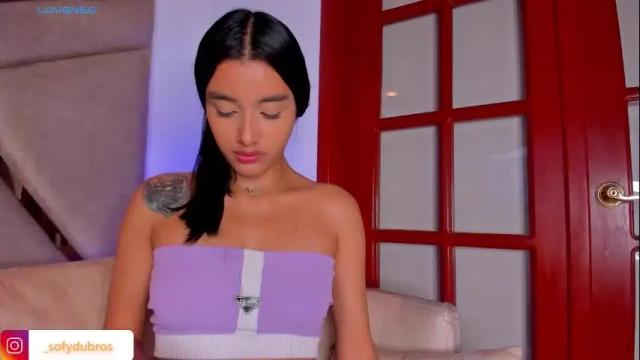Image 11 of sofy_dubros_ Stream on Chaturbate on 23 days ago
