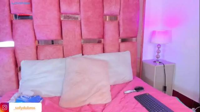 Image 4 of sofy_dubros_ Stream on Chaturbate on 13 days ago