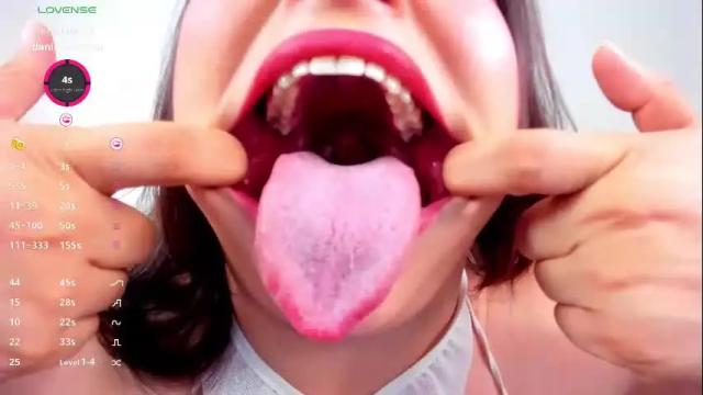 Image 3 of sofya_fh Stream on Chaturbate on 5 months ago