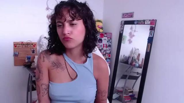 Image 3 of sol_amarilla_ Stream on Chaturbate on 16 months ago