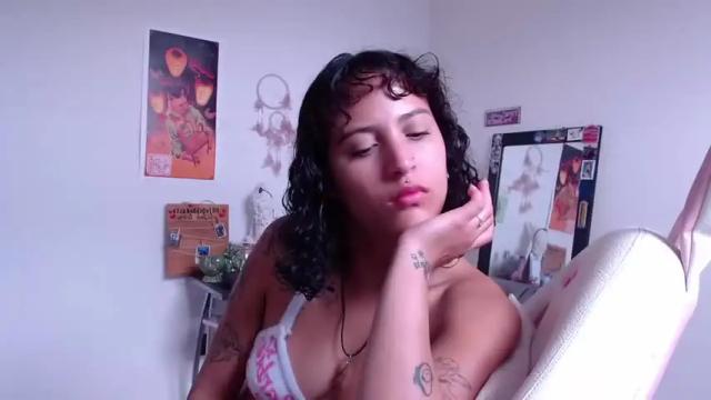 Image 2 of sol_amarilla_ Stream on Chaturbate on 15 months ago