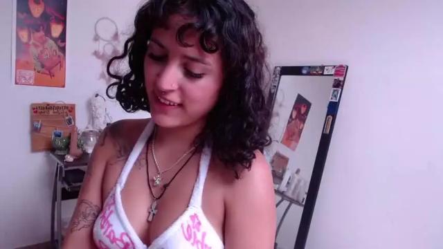 Image 2 of sol_amarilla_ Stream on Chaturbate on 14 months ago