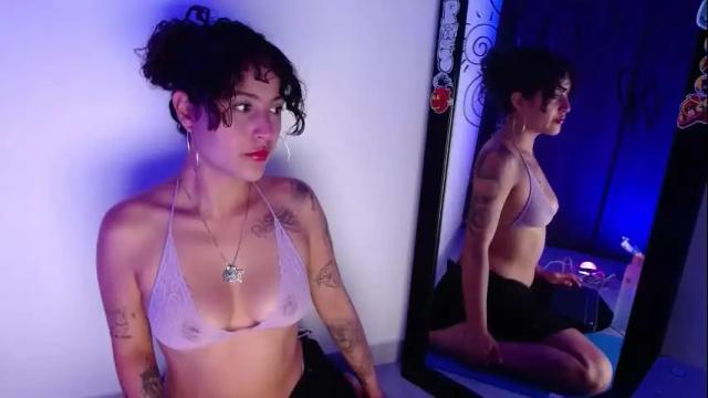 Image 2 of sol_amarilla_ Stream on Chaturbate on 2 months ago