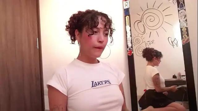 Image 2 of sol_amarilla_ Stream on Chaturbate on 1 month ago