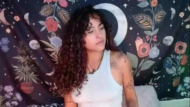 Image 11 of sol_amarilla_ Stream on Chaturbate on 1 month ago