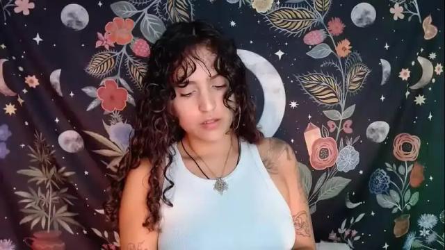 Image 3 of sol_amarilla_ Stream on Chaturbate on 1 month ago