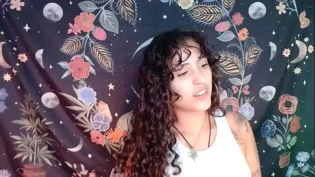 Image 4 of sol_amarilla_ Stream on Chaturbate on 1 month ago