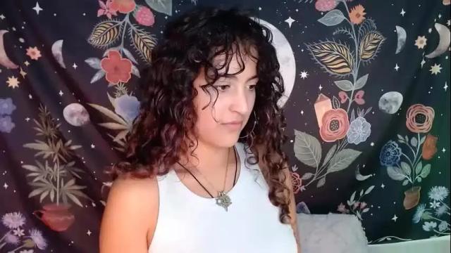 Image 7 of sol_amarilla_ Stream on Chaturbate on 1 month ago