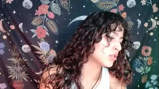 Image 8 of sol_amarilla_ Stream on Chaturbate on 1 month ago