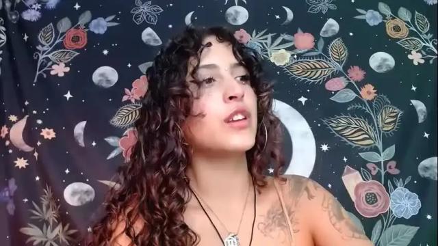 Image 11 of sol_amarilla_ Stream on Chaturbate on 1 month ago