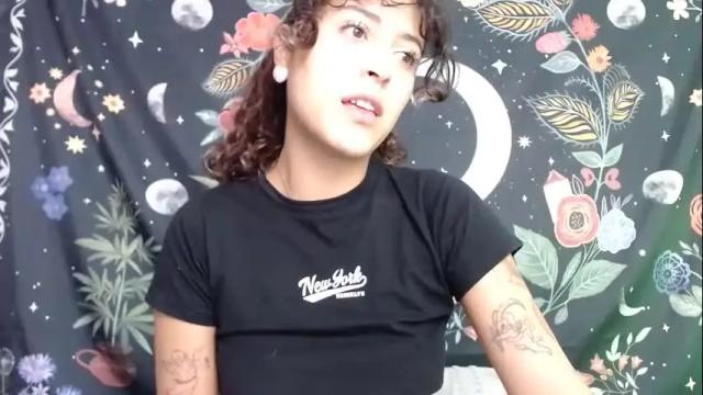 Image 3 of sol_amarilla_ Stream on Chaturbate on 1 month ago