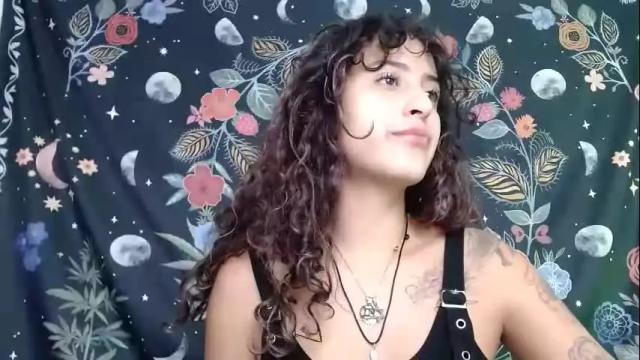 Image 2 of sol_amarilla_ Stream on Chaturbate on 1 month ago