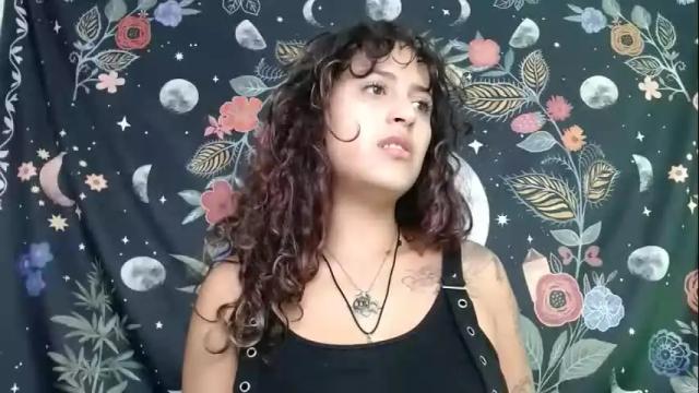 Image 3 of sol_amarilla_ Stream on Chaturbate on 1 month ago