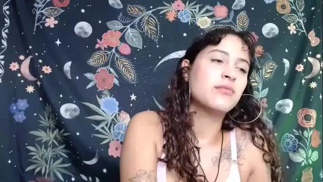 Image 3 of sol_amarilla_ Stream on Chaturbate on 1 month ago