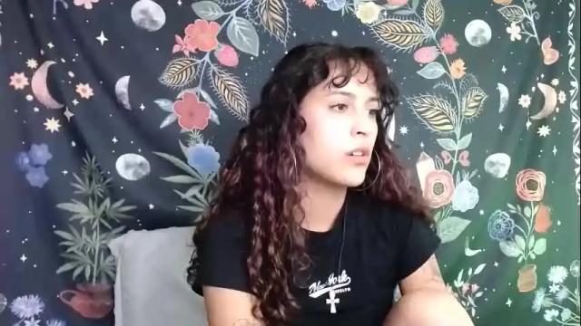 Image 2 of sol_amarilla_ Stream on Chaturbate on 1 month ago