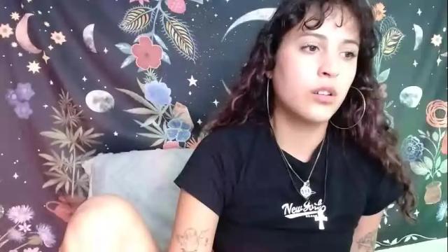 Image 3 of sol_amarilla_ Stream on Chaturbate on 1 month ago