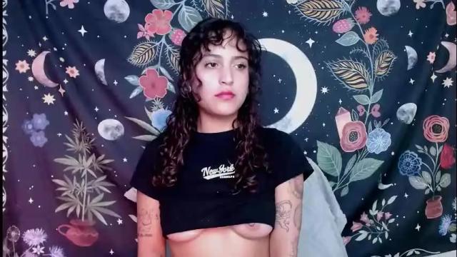 Image 10 of sol_amarilla_ Stream on Chaturbate on 26 days ago