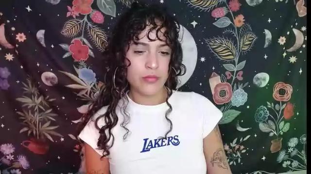 Image 6 of sol_amarilla_ Stream on Chaturbate on 23 days ago