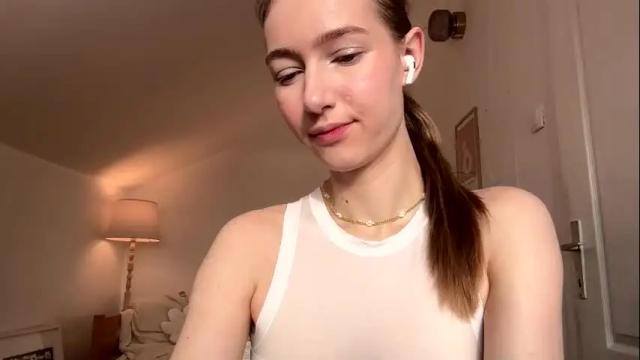 Image 3 of solar_bella Stream on Chaturbate on 2 months ago