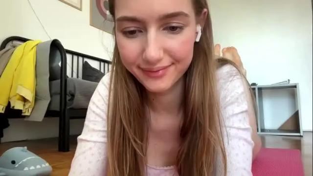 Image 2 of solar_bella Stream on Chaturbate on 1 month ago