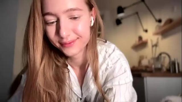 Image 2 of solar_bella Stream on Chaturbate on 1 month ago