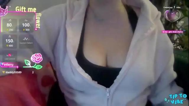 Image 4 of solesticia Stream on Chaturbate on 1 month ago
