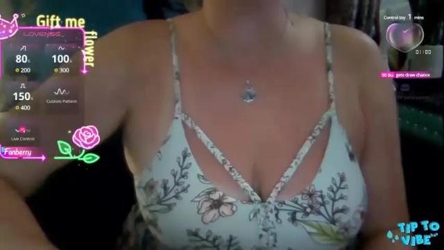 Image 2 of solesticia Stream on Chaturbate on 17 days ago