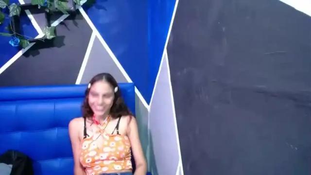 Image 3 of sophi_lov3 Stream on Chaturbate on 23 months ago