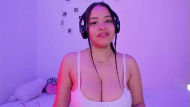 Image 2 of sophi_moon1 Stream on Chaturbate on 2 months ago
