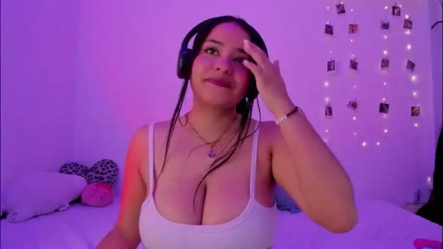 Image 4 of sophi_moon1 Stream on Chaturbate on 1 month ago