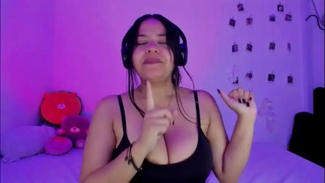 Image 4 of sophi_moon1 Stream on Chaturbate on 9 days ago