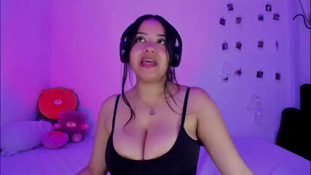 Image 6 of sophi_moon1 Stream on Chaturbate on 9 days ago