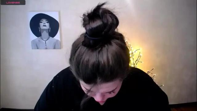 Image 2 of sophia__olsen Stream on Chaturbate on 2 months ago