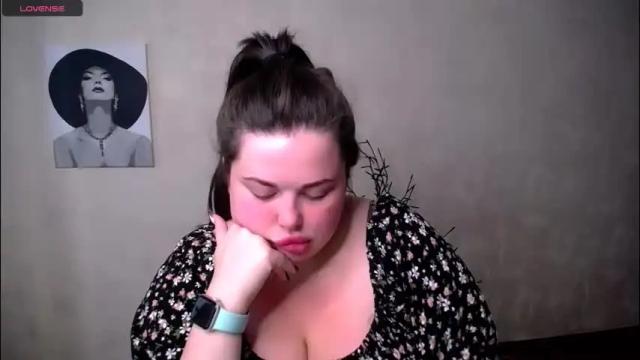 Image 2 of sophia__olsen Stream on Chaturbate on 2 months ago