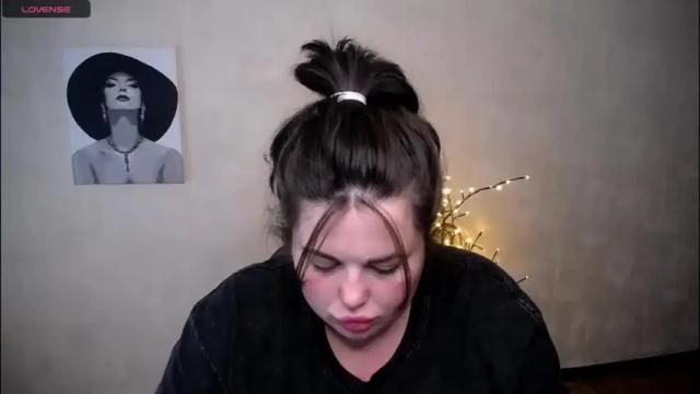 Image 4 of sophia__olsen Stream on Chaturbate on 1 month ago