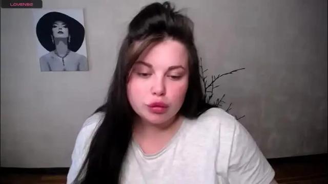 Image 2 of sophia__olsen Stream on Chaturbate on 1 month ago