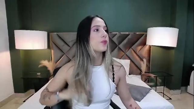 Image 2 of sophia_loreenn Stream on Chaturbate on 15 days ago
