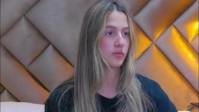 Image 2 of sophia_loreenn Stream on Chaturbate on 2 months ago