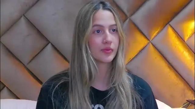 Image 3 of sophia_loreenn Stream on Chaturbate on 2 months ago