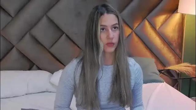 Image 2 of sophia_loreenn Stream on Chaturbate on 2 months ago