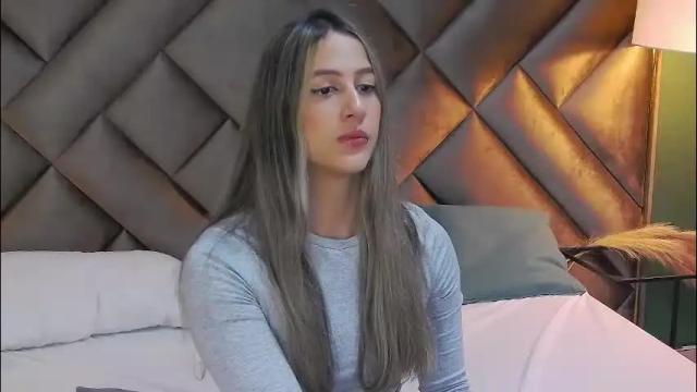Image 3 of sophia_loreenn Stream on Chaturbate on 2 months ago