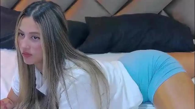 Image 4 of sophia_loreenn Stream on Chaturbate on 1 month ago