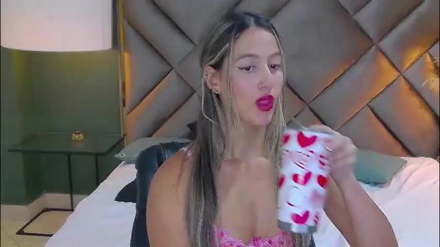Image 8 of sophia_loreenn Stream on Chaturbate on 1 month ago