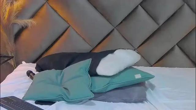 Image 10 of sophia_loreenn Stream on Chaturbate on 26 days ago