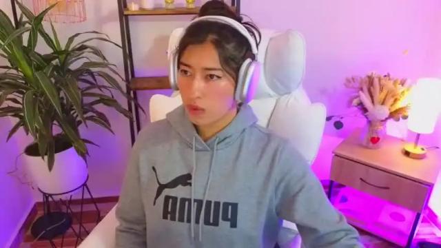 Image 2 of sophia_megan_sub Stream on Chaturbate on 13 months ago
