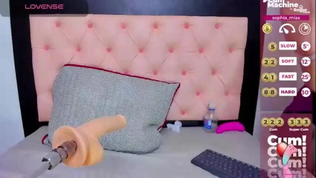 Image 8 of sophia_miax Stream on Chaturbate on 1 month ago