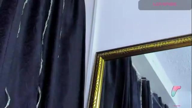 Image 4 of sophia_miax Stream on Chaturbate on 22 days ago